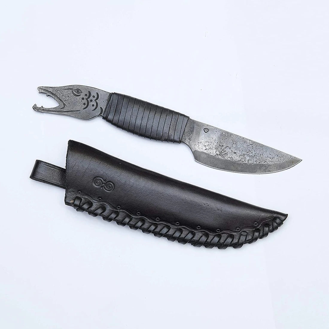 Couteau Celtique Forgé Tête de Poisson avec Fourreau