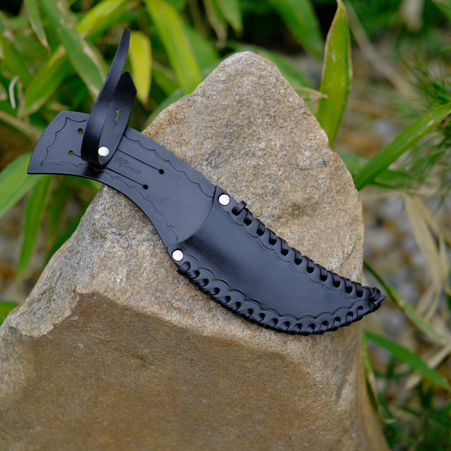 Forged Celtic Wolfclaw knife with scabbard