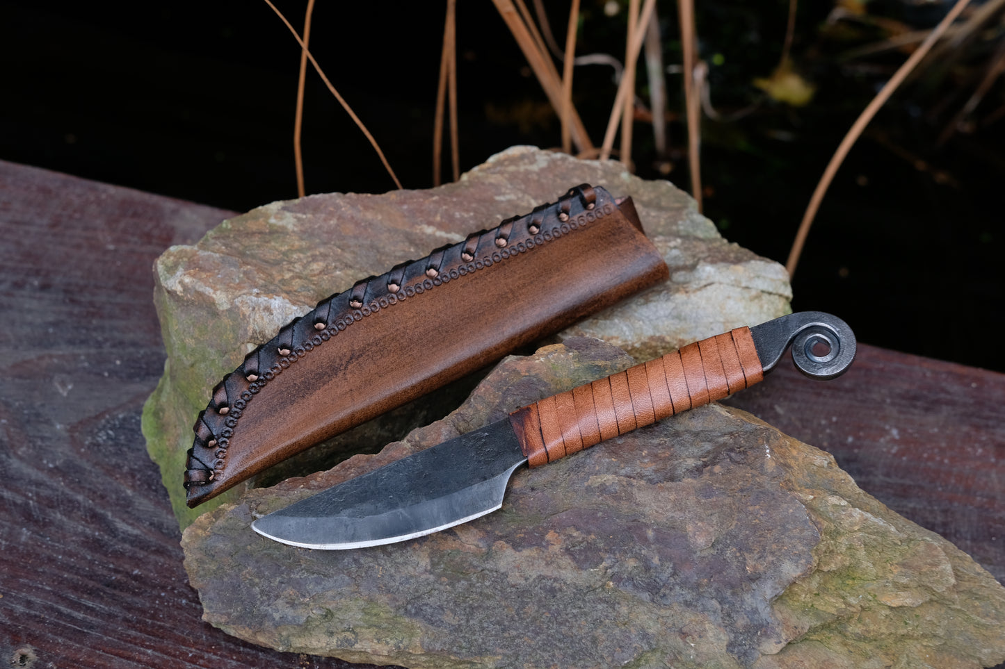 Couteau celtique forgé Escargot (petit) avec fourreau