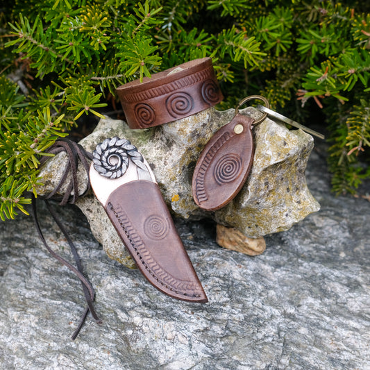 Jedinečný set - kovaný keltský nůž Mini beran s pochvou, náramek a klíčenka