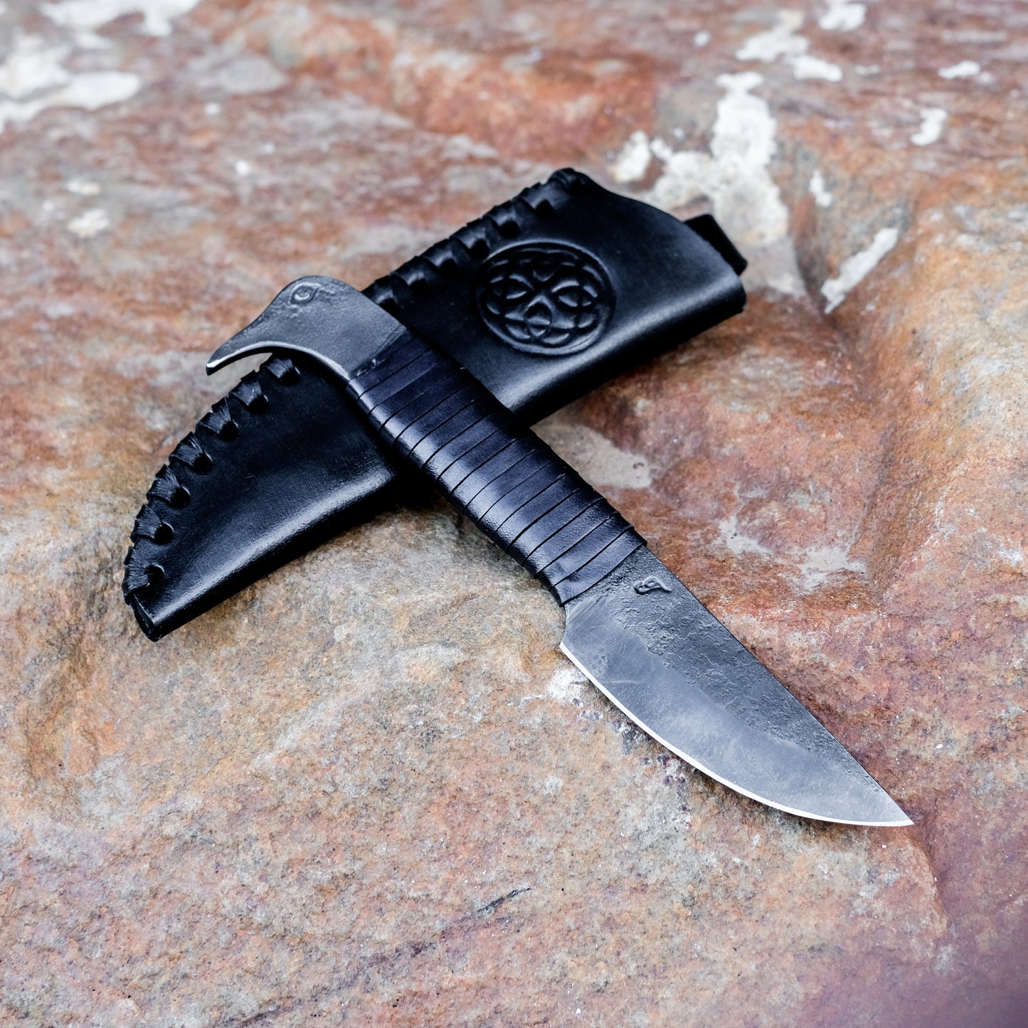 Kovaný vikingský nůž Ptačí hlava s pochvou